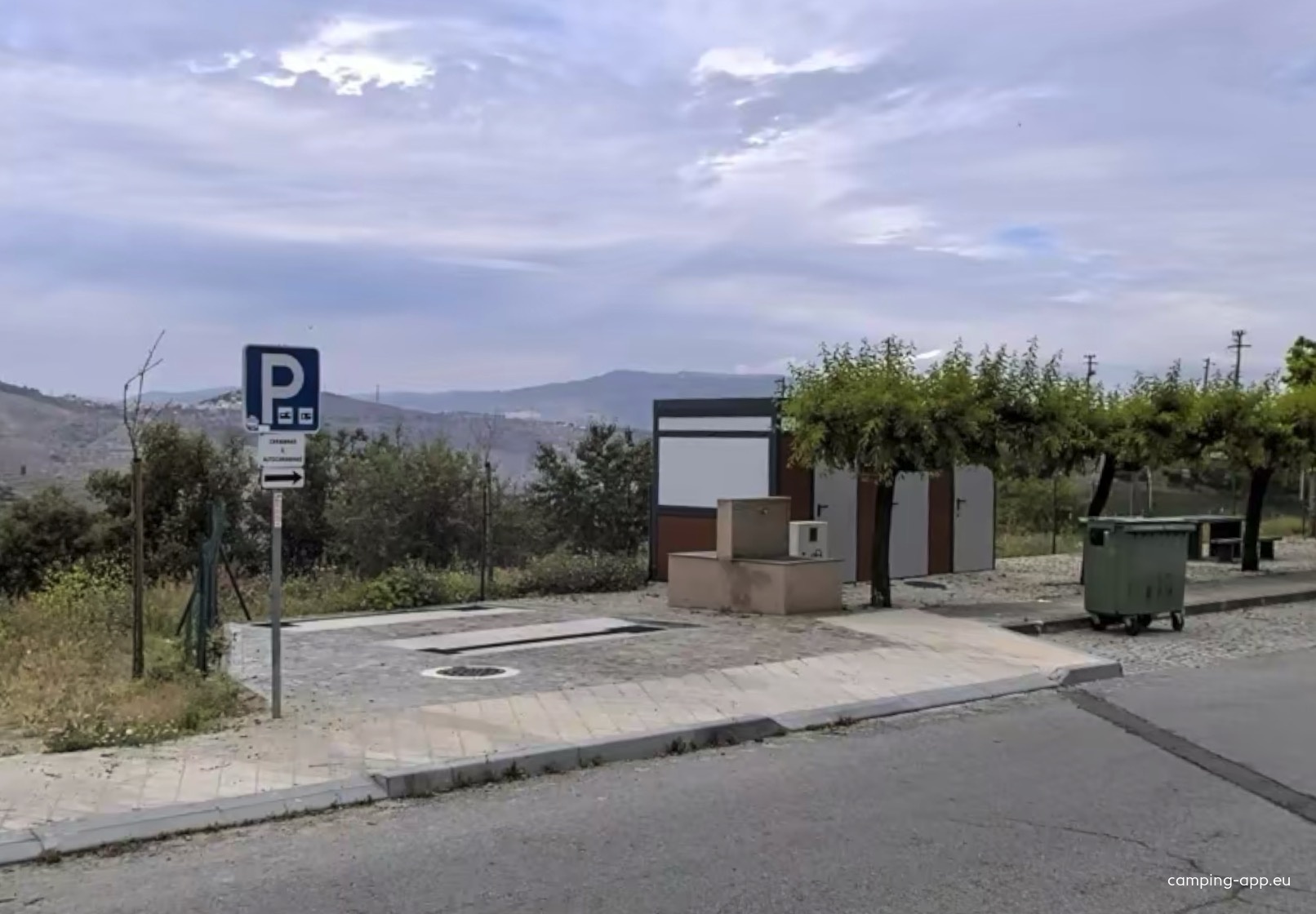 Parque de Pernoita de Autocaravanas — Karavan Sitesi in Vila Nova de Foz Côa