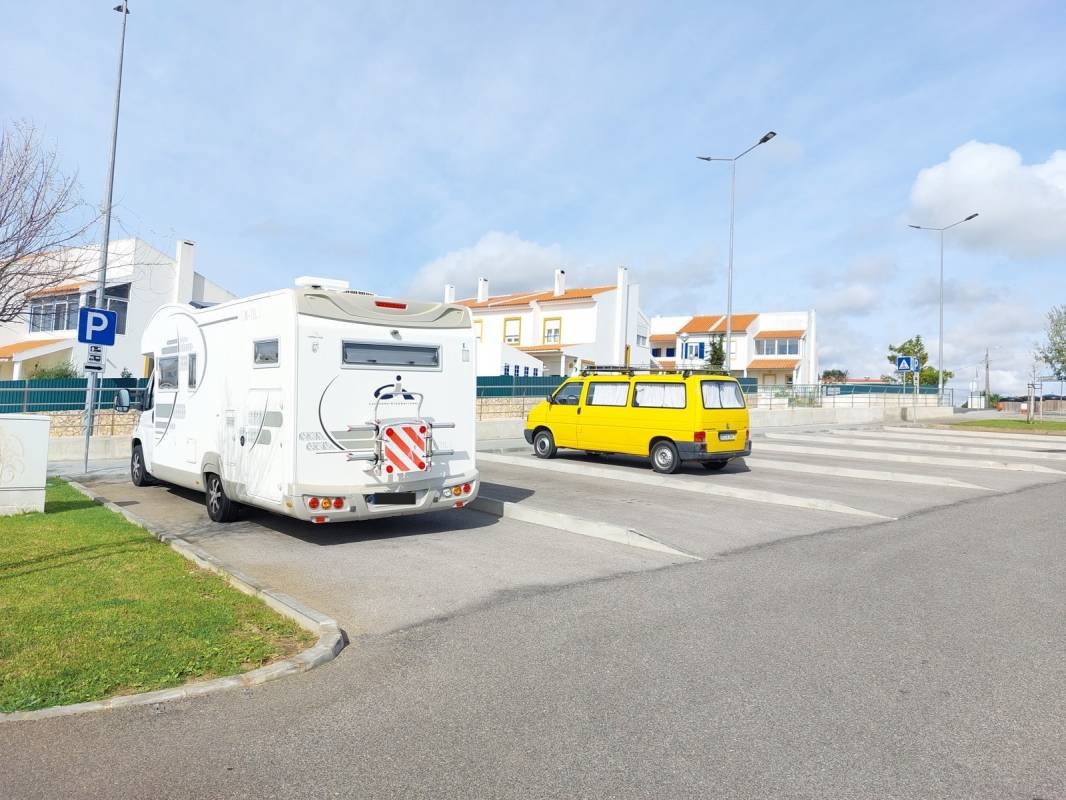 ASA - Area Serviço Autocaravas — 露营车营地 in Ericeira