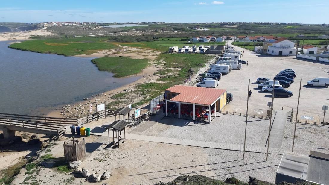 Foz do Sizandro — Sp. parking dla kamperów in São Pedro da Cadeira