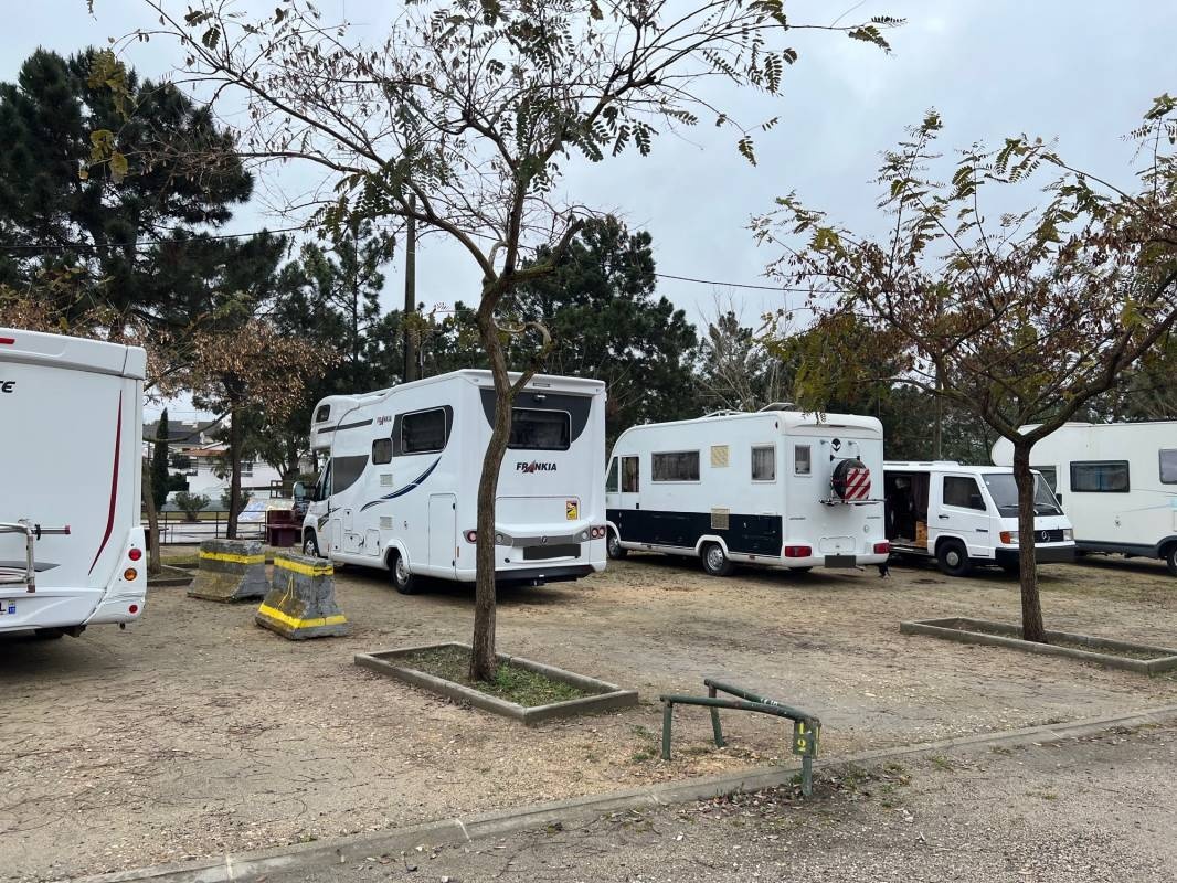 Area Serviço Autocaravana Corroios — 露营车营地 in Corroios