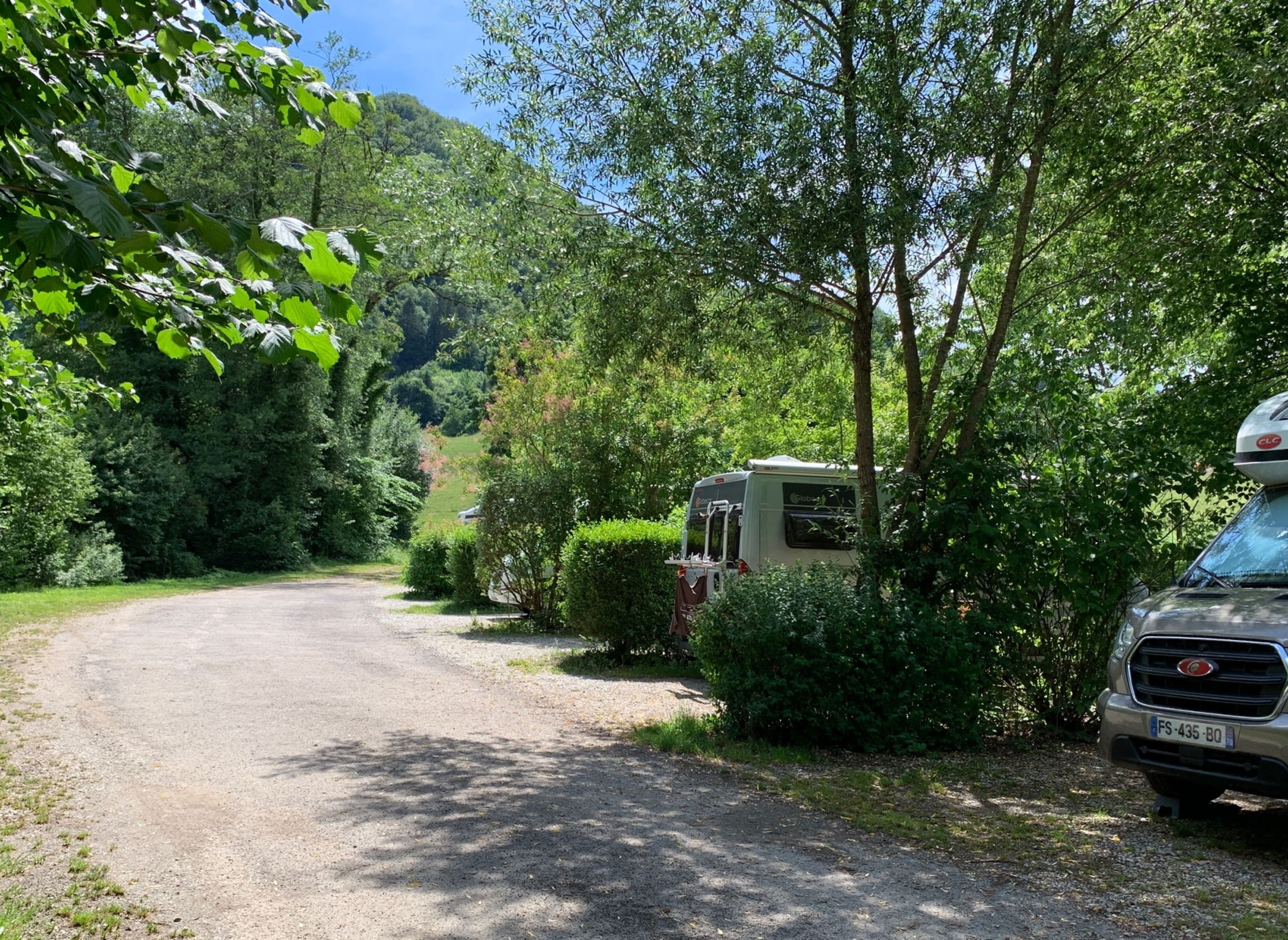 Stellplatz Nans-sous-Sainte-Anne — Camperplaats in Nans-sous-Sainte-Anne
