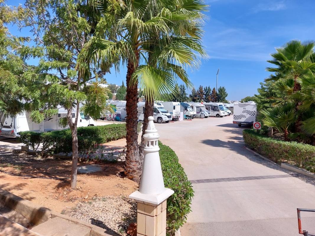 Quinta da Palmeira Motor Home RV park — Camperplads in Albufeira