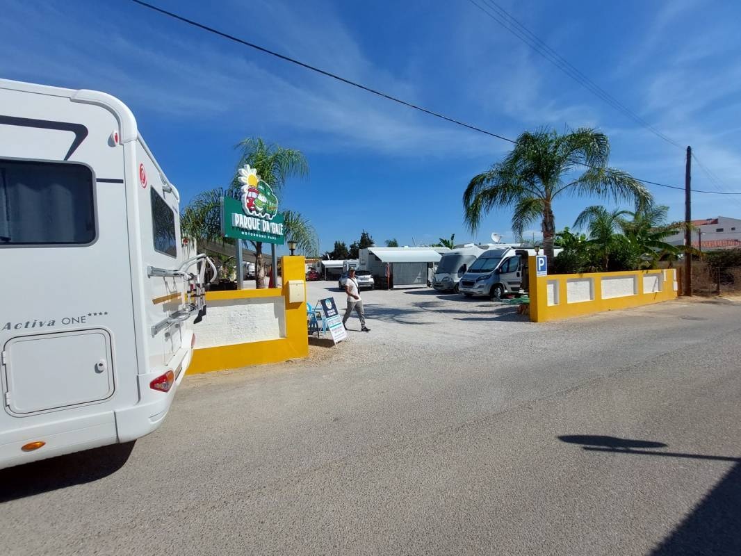Parque da Galé - Área de campista — Camperplads in Guia