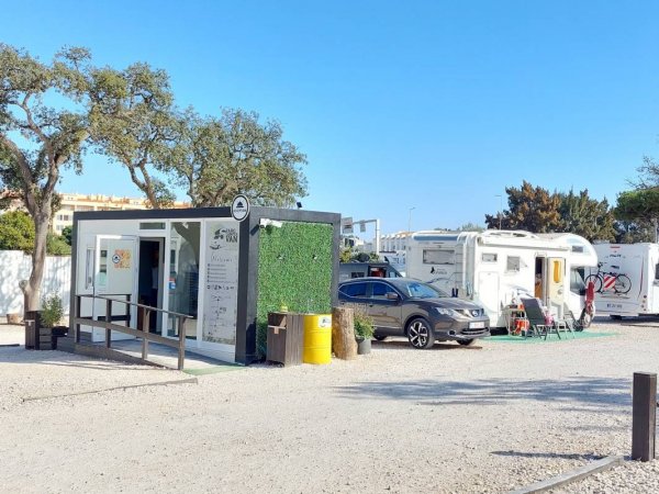 Faro Campervan Park — Photo 3