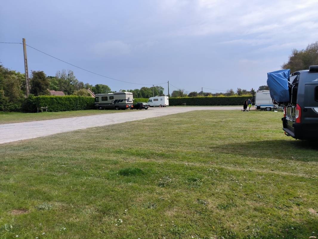 Stellplatz Sainte-Honorine-des-Pertes — Karavan Sitesi in Sainte-Honorine-des-Pertes