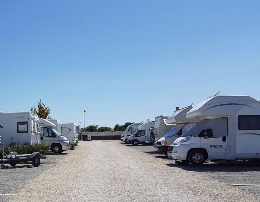 WoMo Stellplatz Le Fenouiller — Karavan Sitesi in Le Fenouiller