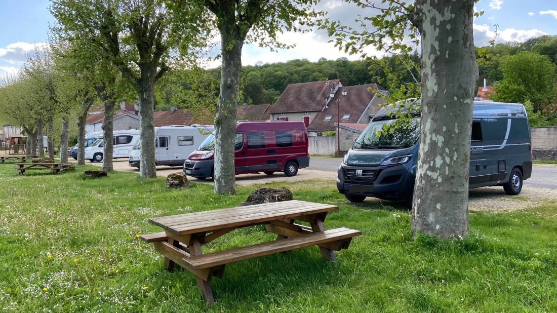 Stellplatz Goncourt — Sp. parking dla kamperów in Bourmont-entre-Meuse-et-Mouzon