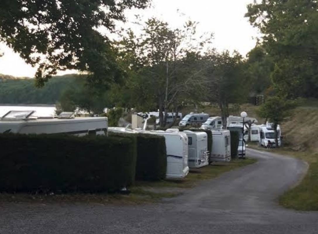 Stellplatz Nages — Sp. parking dla kamperów in Nages