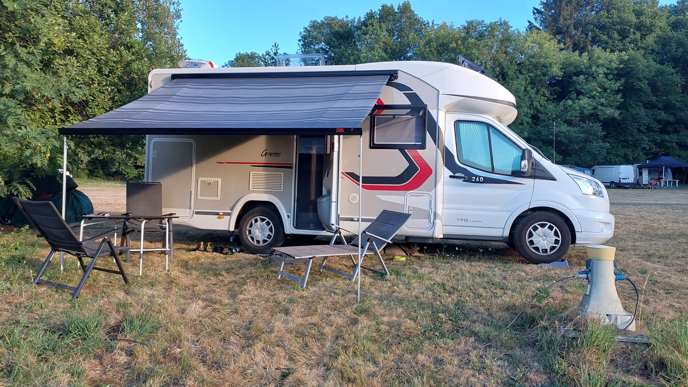 Camping Les Rives du Lac du Laouzas — Kemping in Nages