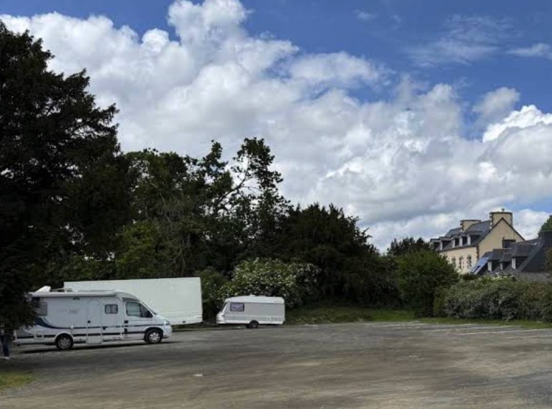 Aire de camping-car La Roche-Derrien — Camperplaats in La Roche-Jaudy