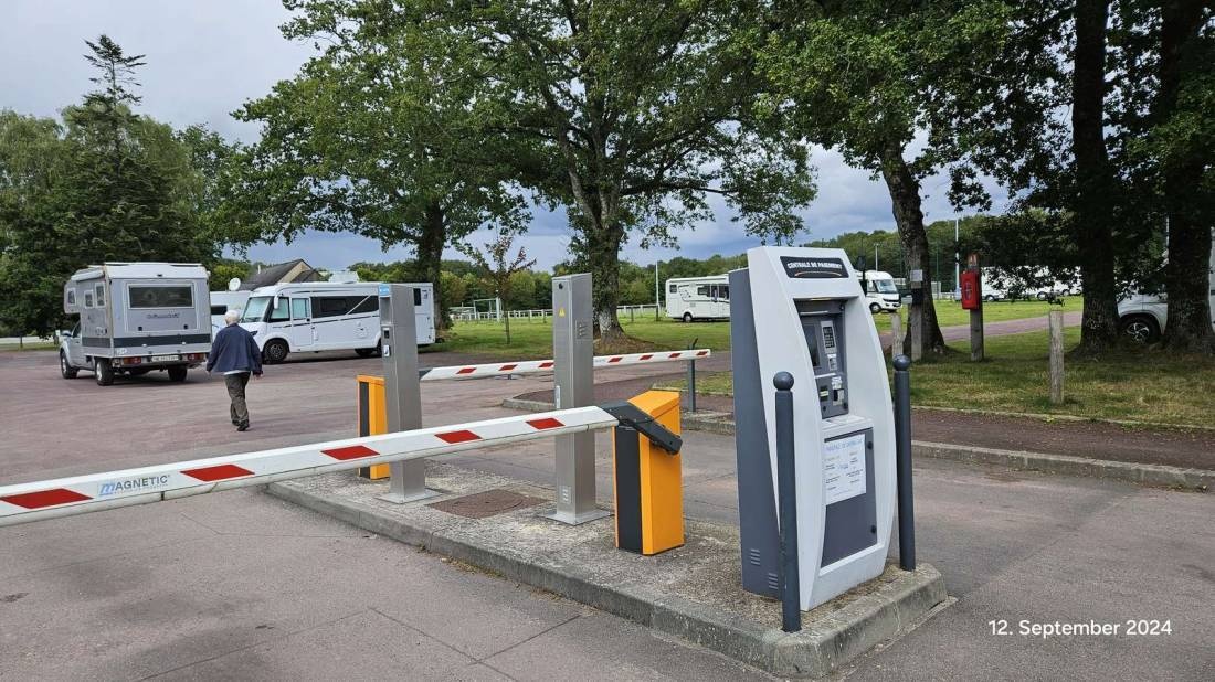 Stellplatz Paimpont — Sp. parking dla kamperów in Paimpont