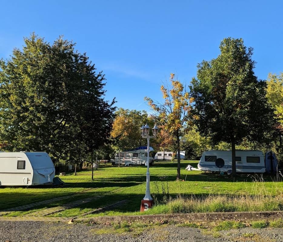 Wohnresidenz & Waldcamping im Ohmtal — Місце для кемпінгу in Homberg (Ohm)