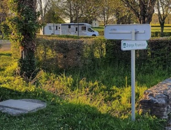 Stellplatz Vailly-sur-Sauldre — Photo 2