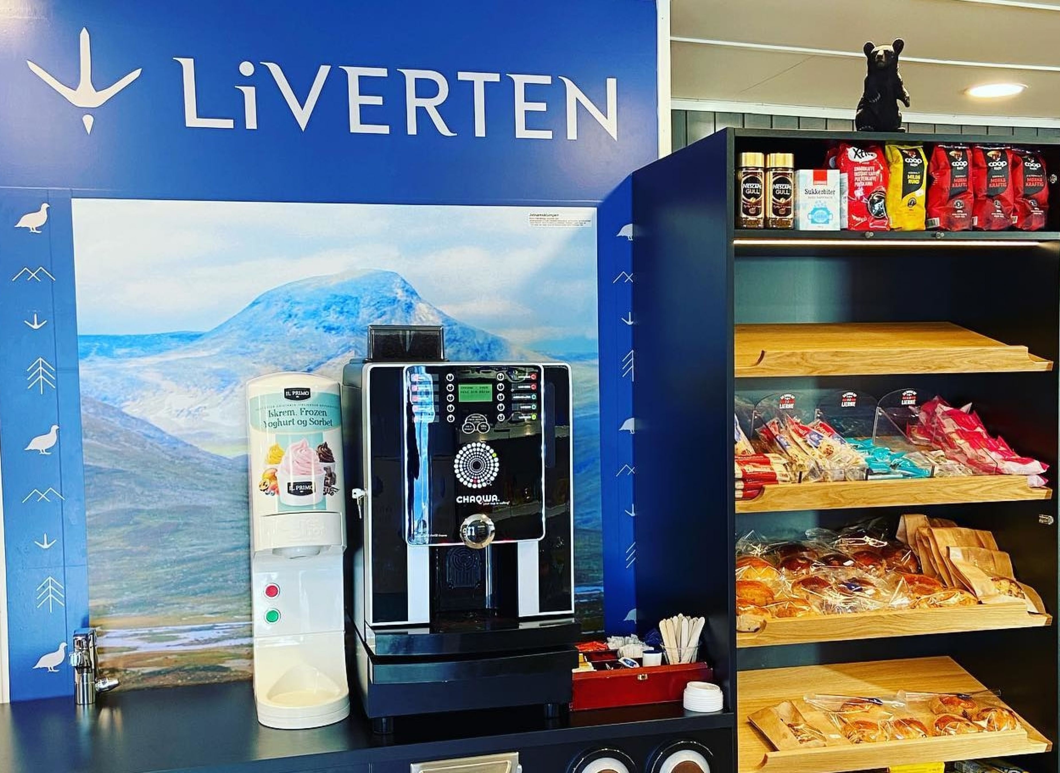 Wohnmobilparkplatz an der LiVERTEN Tankstelle — Karavan Sitesi in Nordli