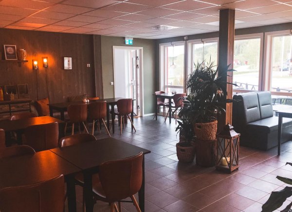 Wohnmobilparkplatz an der LiVERTEN Tankstelle — Foto 3