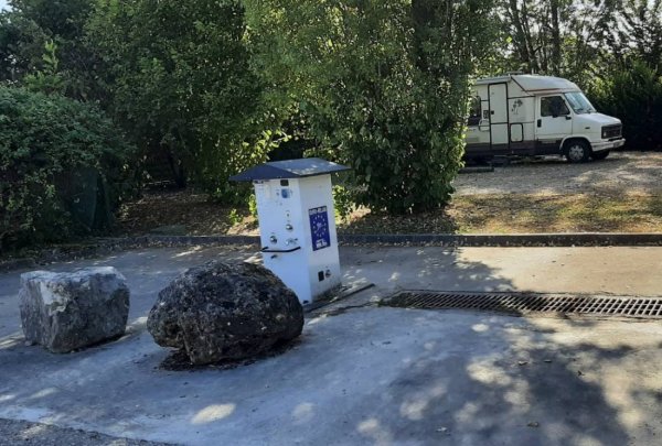 Stellplatz Objat — Photo 2