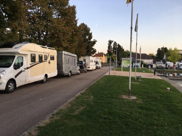 Stellplatz Rue Jean Willemart — Campervan Site in Ligny-en-Barrois