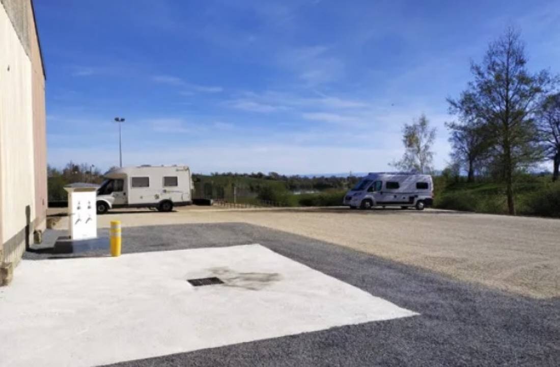 WoMo Stellplatz Baraqueville — Camperplaats in Baraqueville