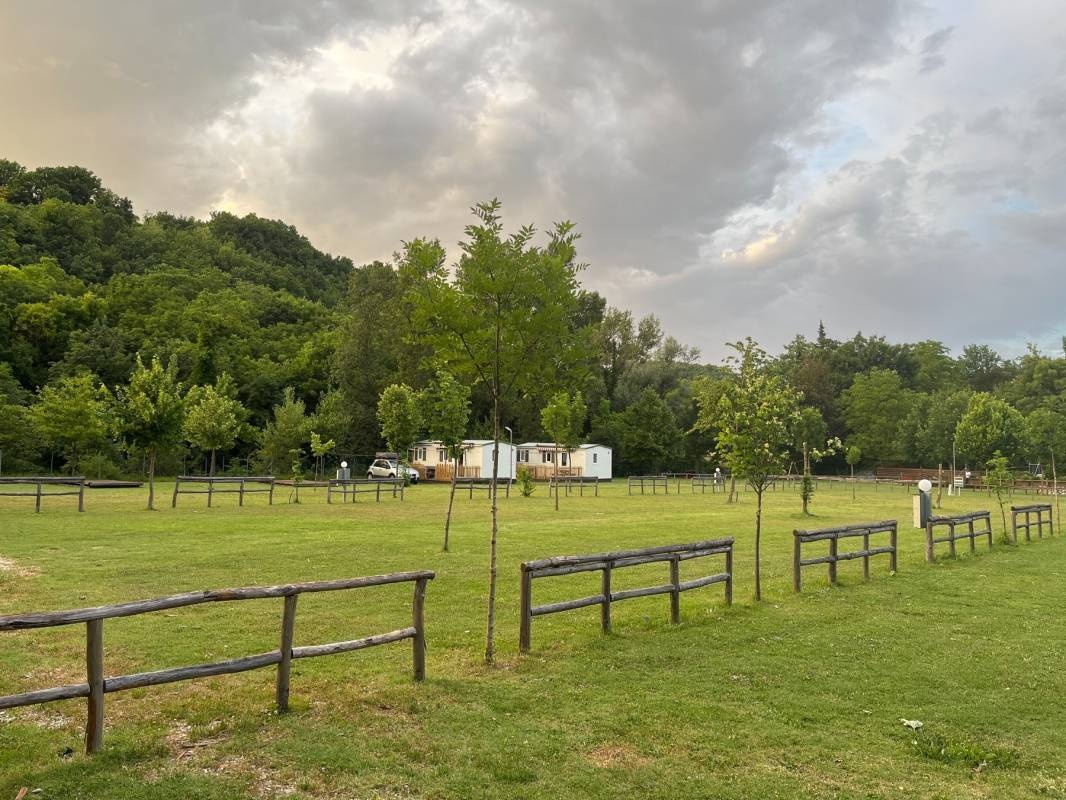 Frontone Camping II Cinisco — Campingplass in 