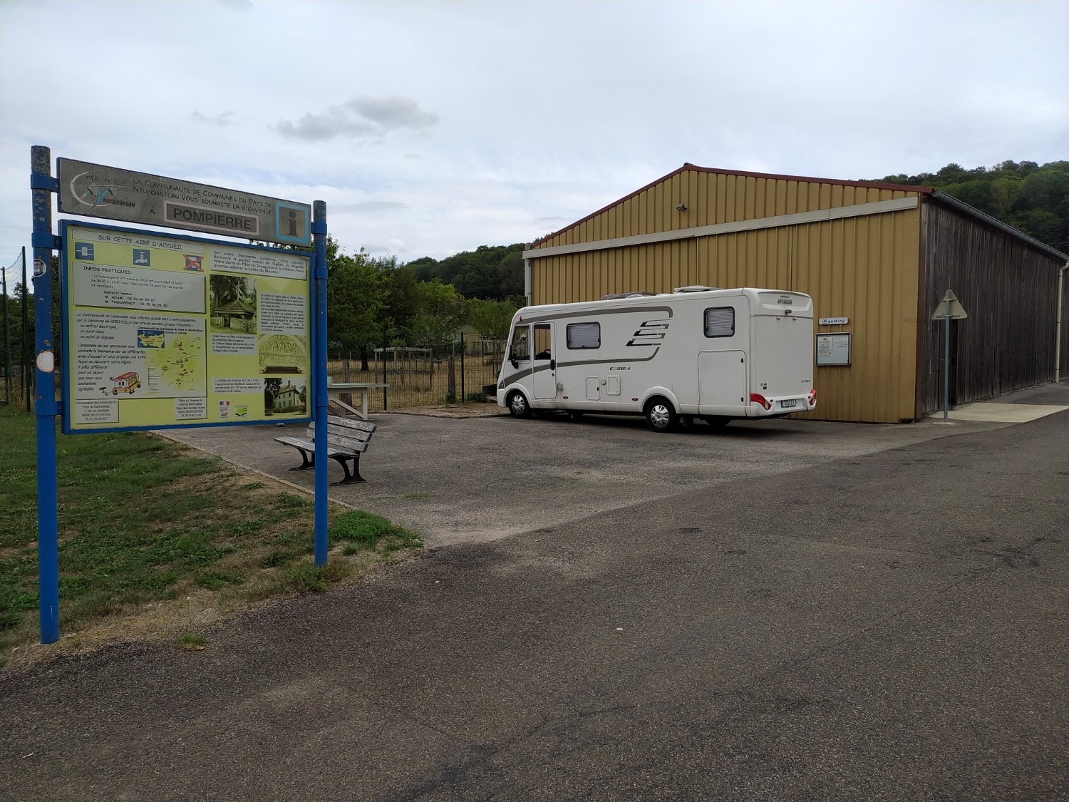 Stellplatz Pompierre — Campervan Site in Pompierre