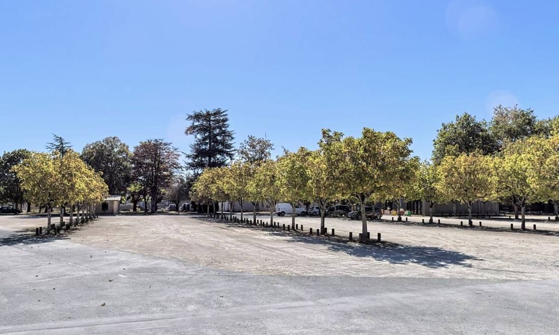 Stellplatz Lezay — Campervan Site in Lezay