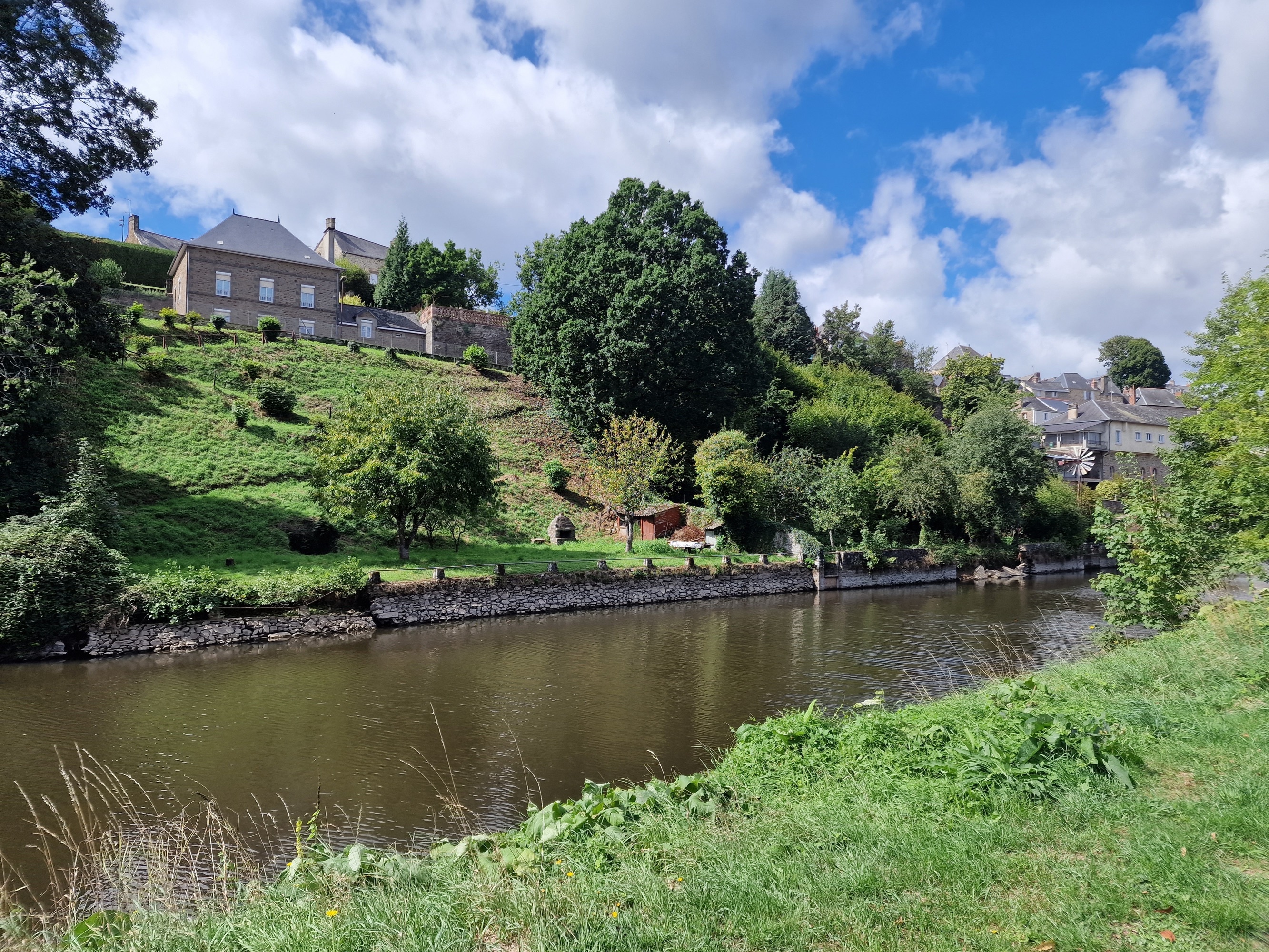 Stellplatz Ambrières-les-Vallées — Campervan Site in Ambrières-les-Vallées