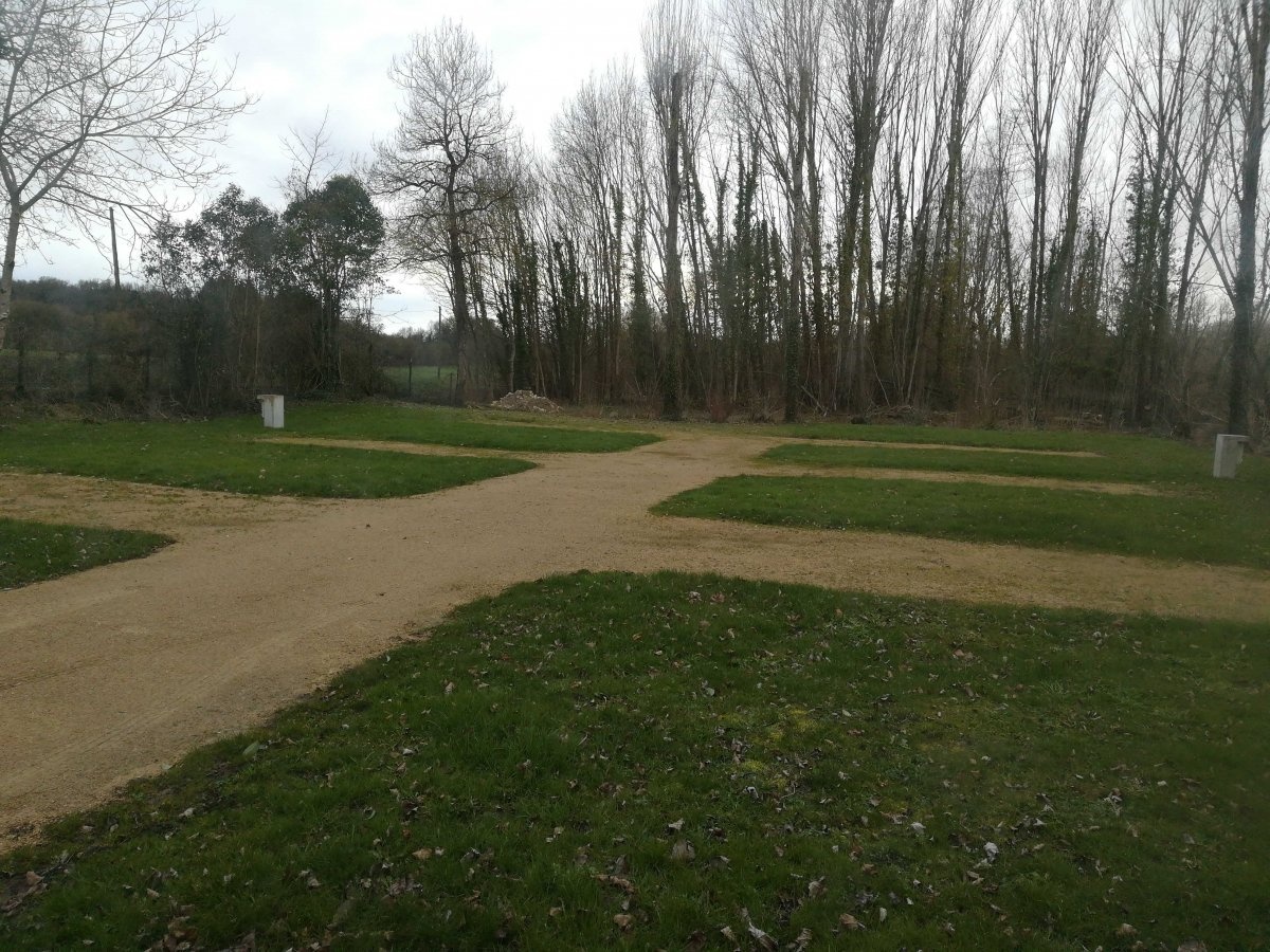 WoMo Stellplatz Château-Larcher — Campervan Site in Château-Larcher