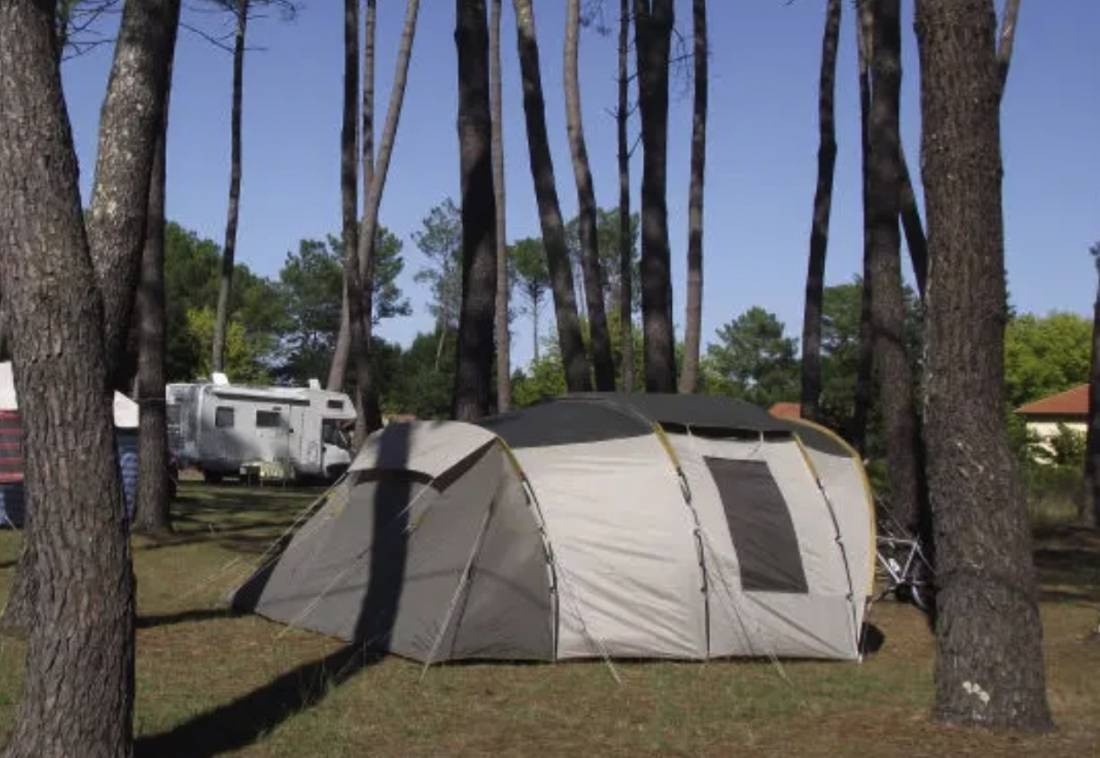Camping Le Tress — Kemp in Saint-Julien-en-Born