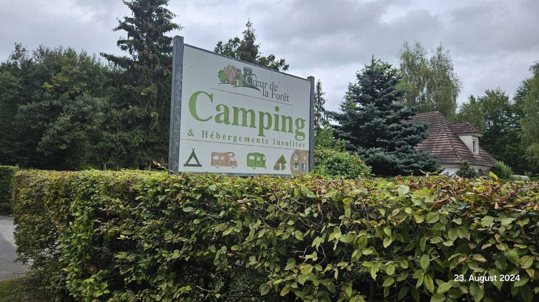 Camping et Hébergements Insolites Le Coeur de la Forêt — Campingplatz in Pierrefonds