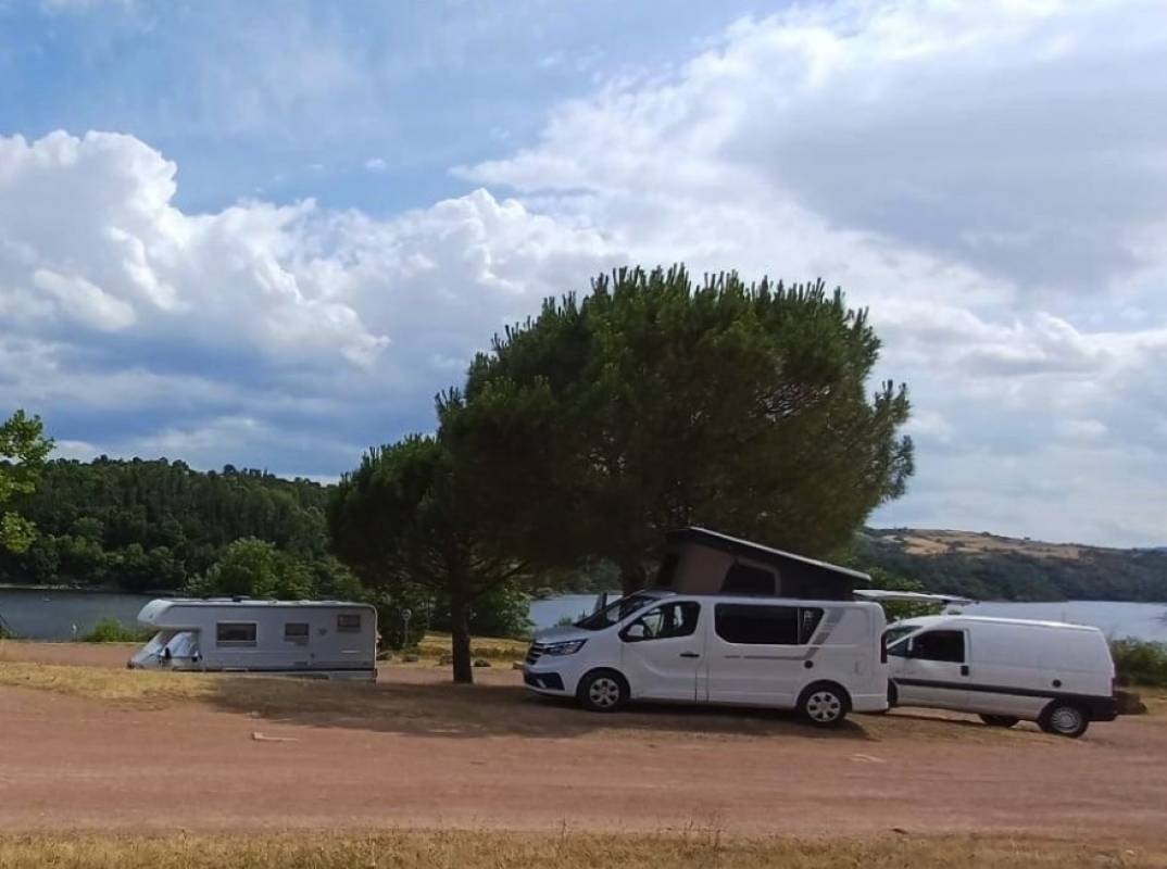 Stellplatz Roanne — Camperplads in Villerest