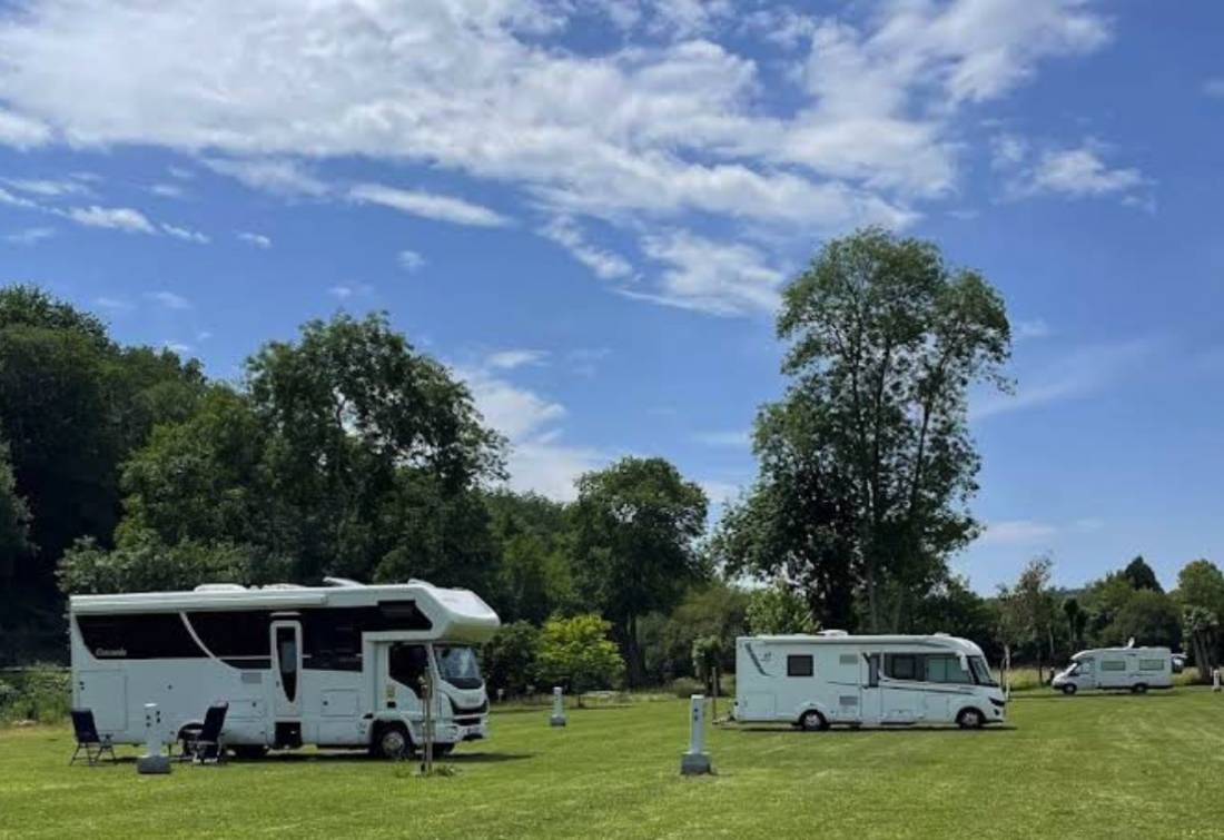 WoMo Stellplatz Bourdeilles — Місце для кемперів in Bourdeilles