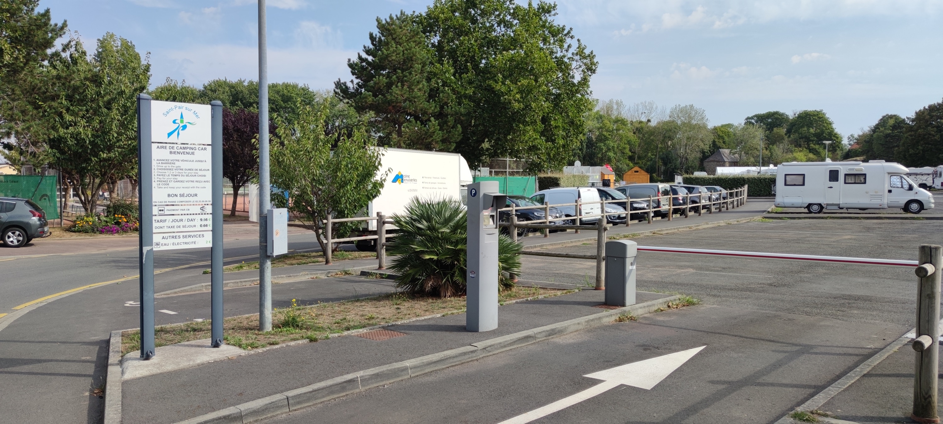 Stellplatz Saint-Pair-sur-Mer — Ställplats in Saint-Pair-sur-Mer