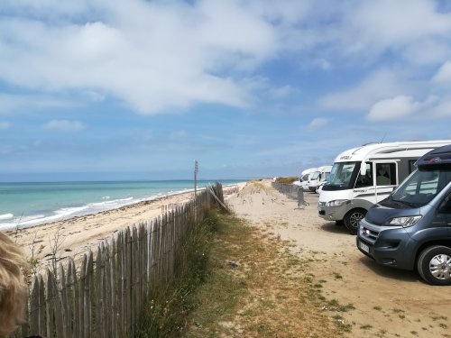 Stellplatz Gouville-sur-Mer — Місце для кемперів in Gouville-sur-Mer