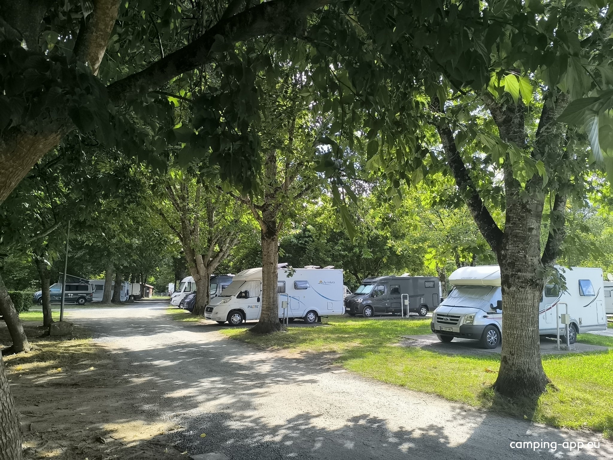 Aire de camping-car du Fronton — Stellplatz in Saint-Jean-Pied-de-Port