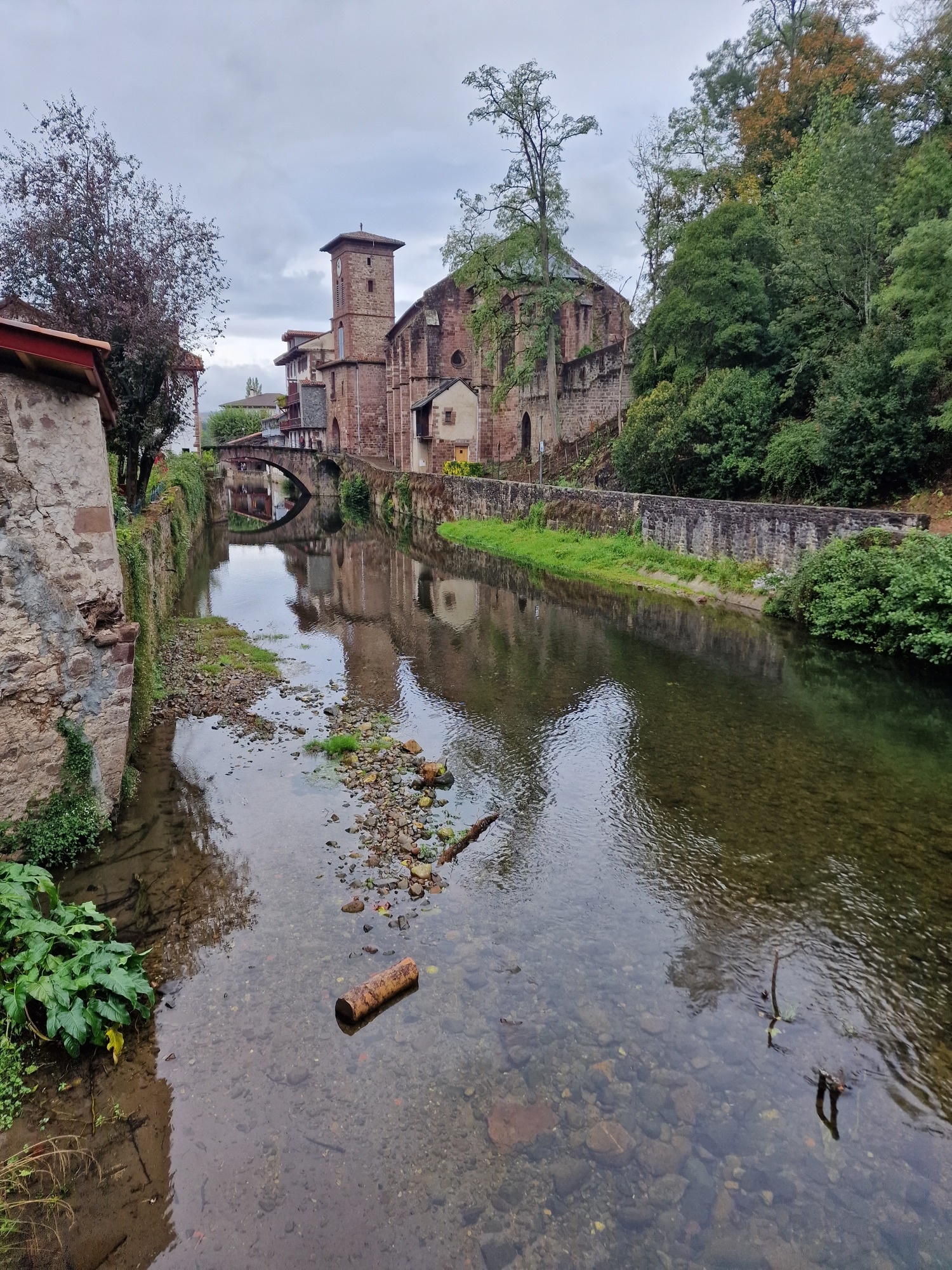 Aire de camping-car du Fronton — Area di sosta in Saint-Jean-Pied-de-Port