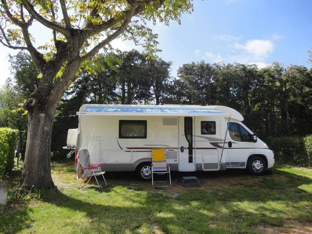 Camping Pégomas — Campingplass in Saint-Rémy-de-Provence