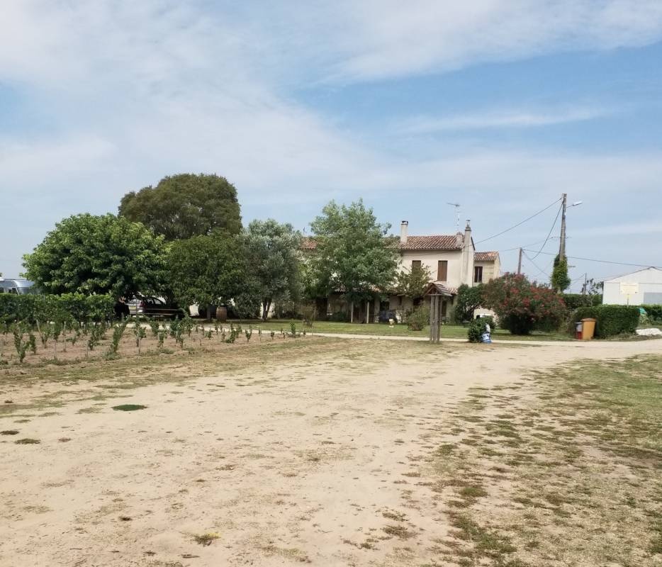 Accueil Camping Car Chateau Arnaud de Jacquemeau Saint-Emilion Grand Cru Bio — Weingut in Saint-Émilion