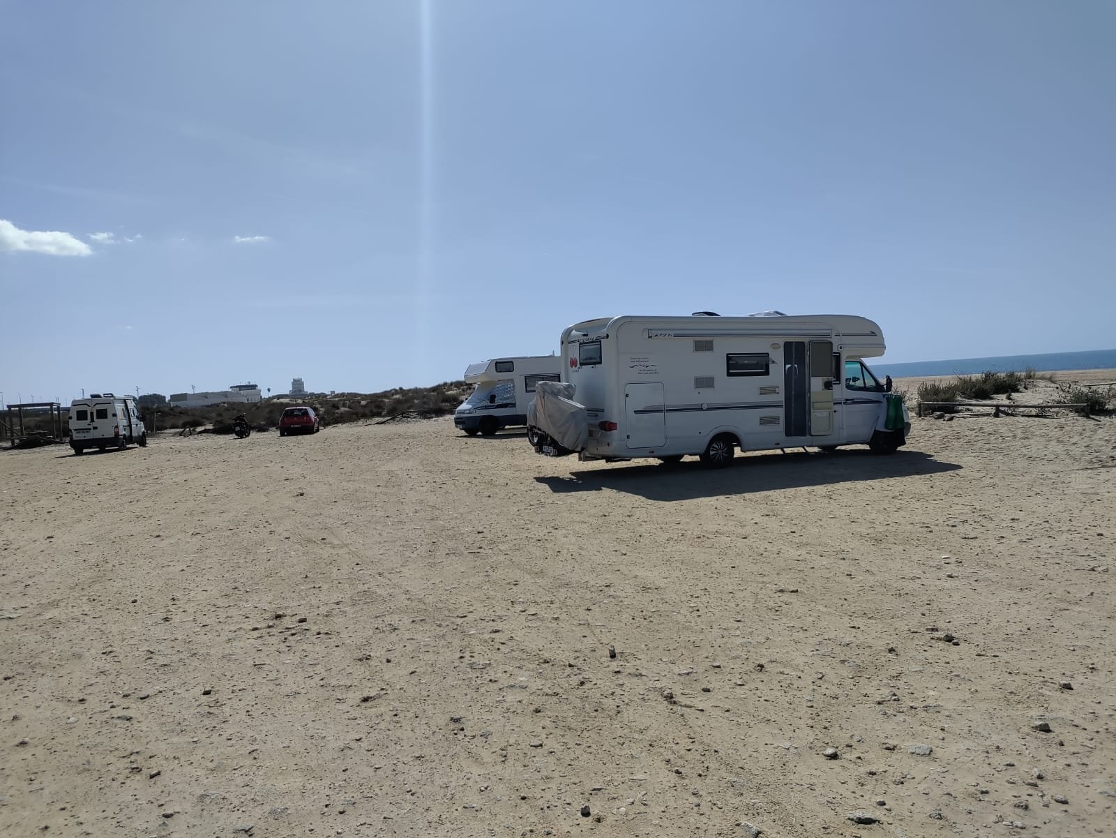 Aparcamiento direkt am Strand — Parkeringsplass in Cádiz
