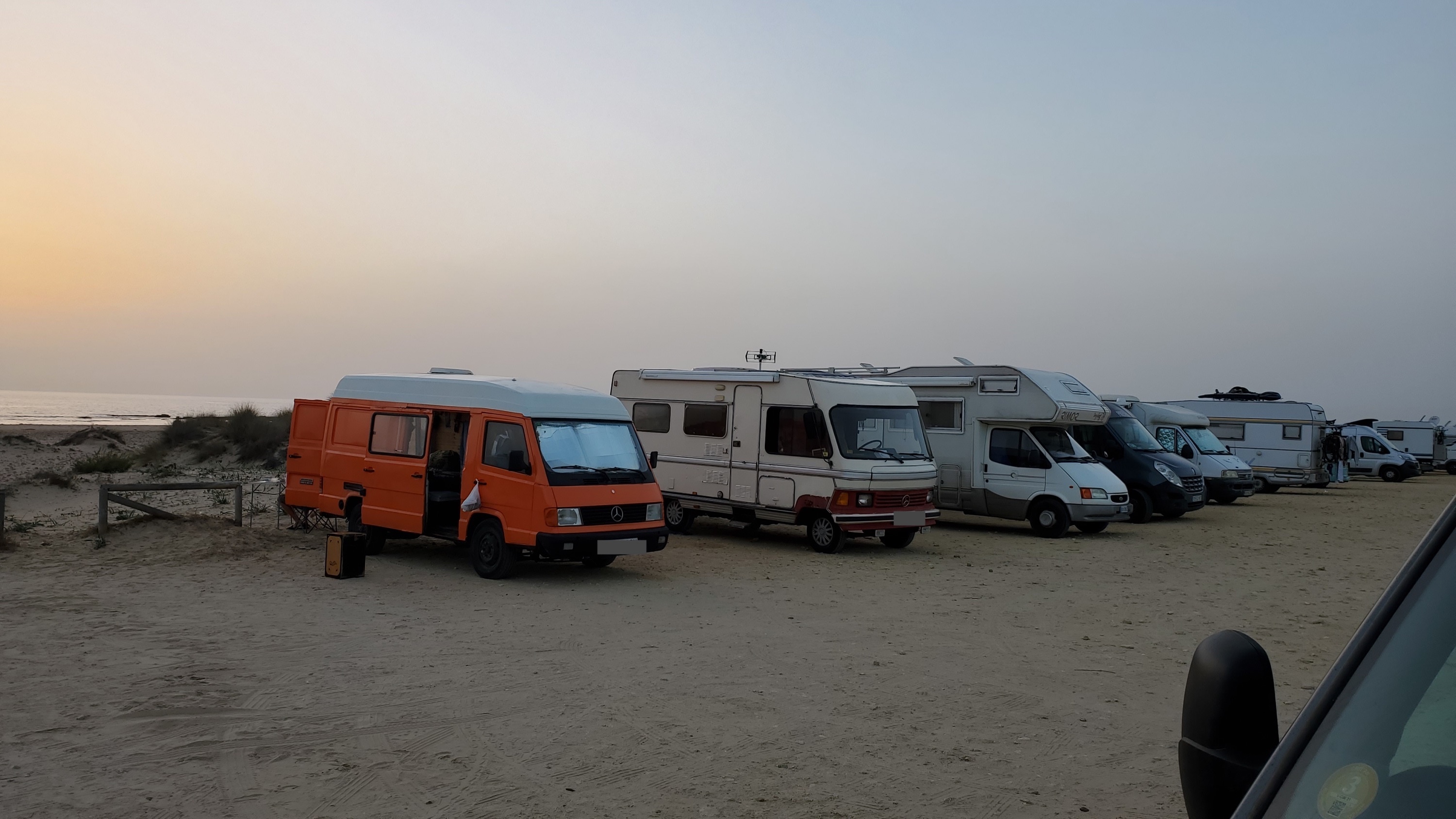 Aparcamiento direkt am Strand — Public Parking in Cádiz