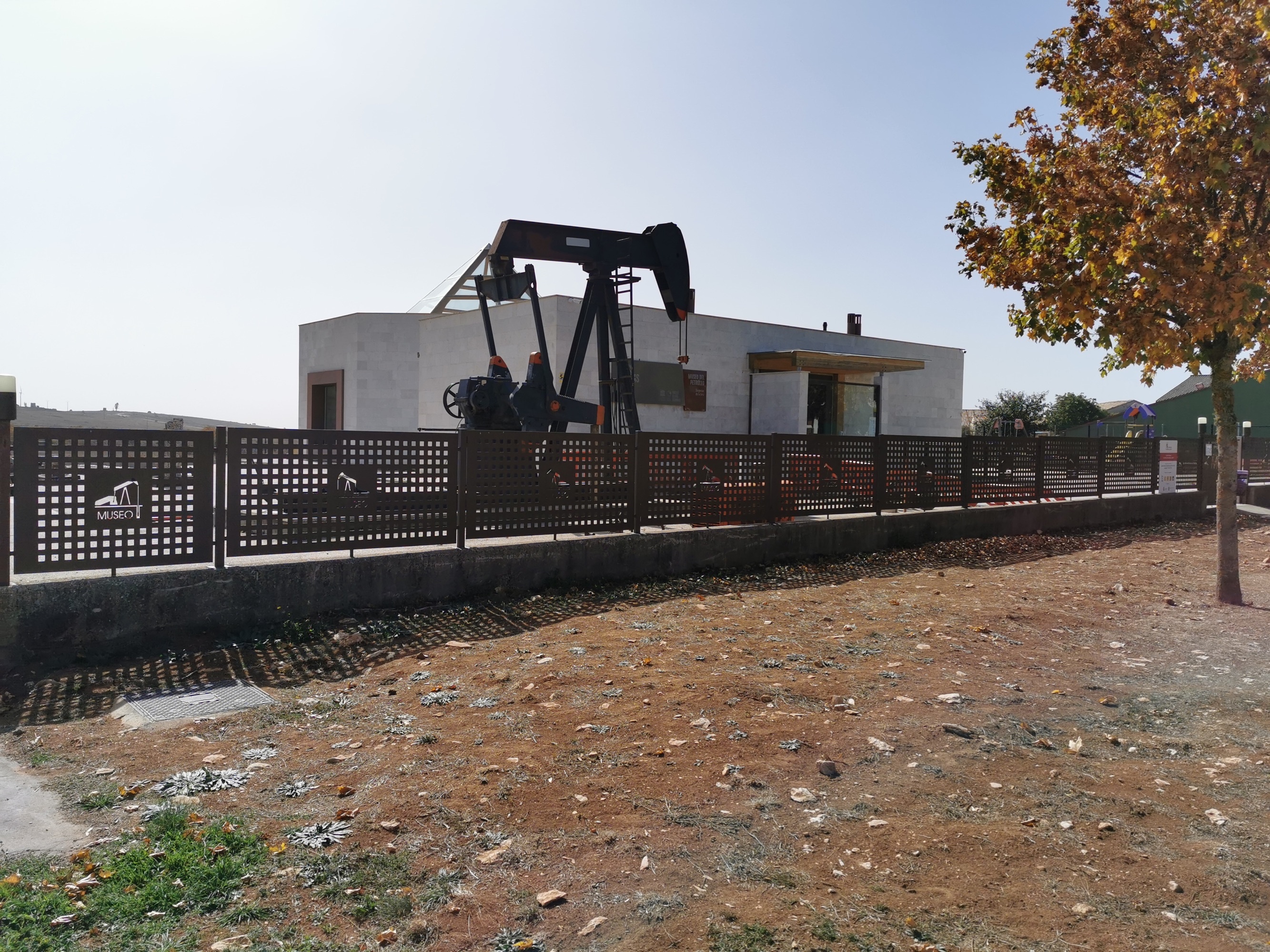 Stellplatz am Petroleum Museum — Camperplads in Sargentes de la Lora