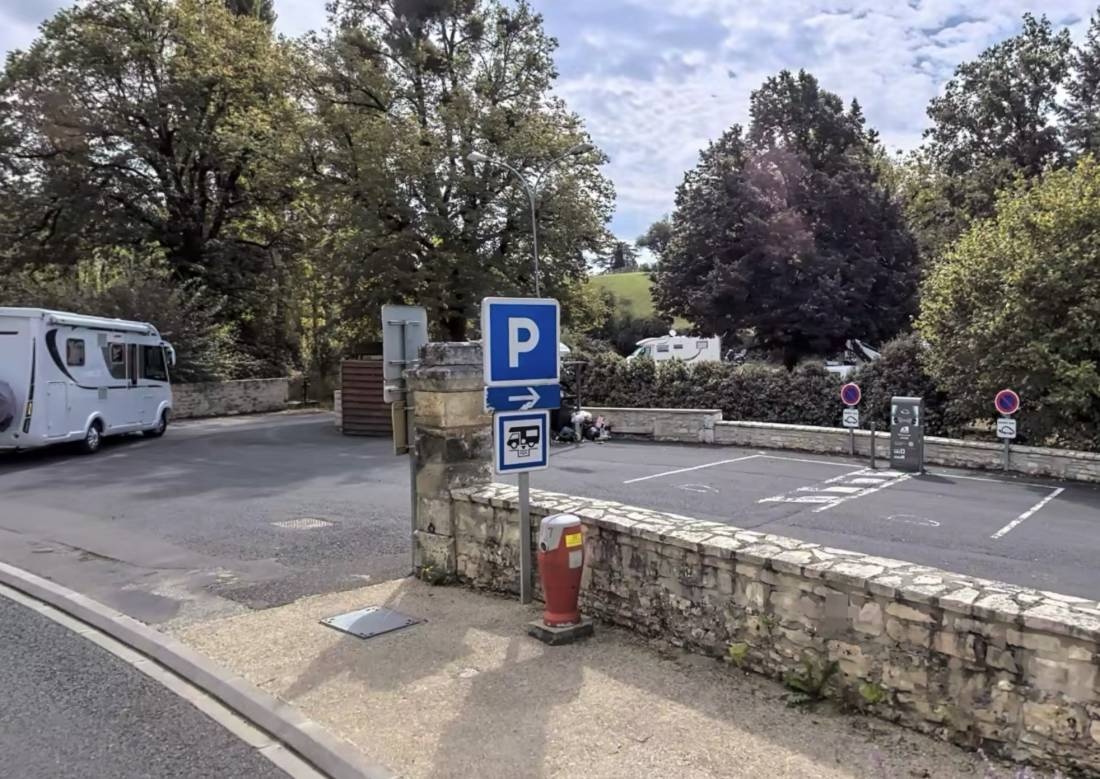 WoMo Stellplatz Charroux — Campervan Site in Charroux