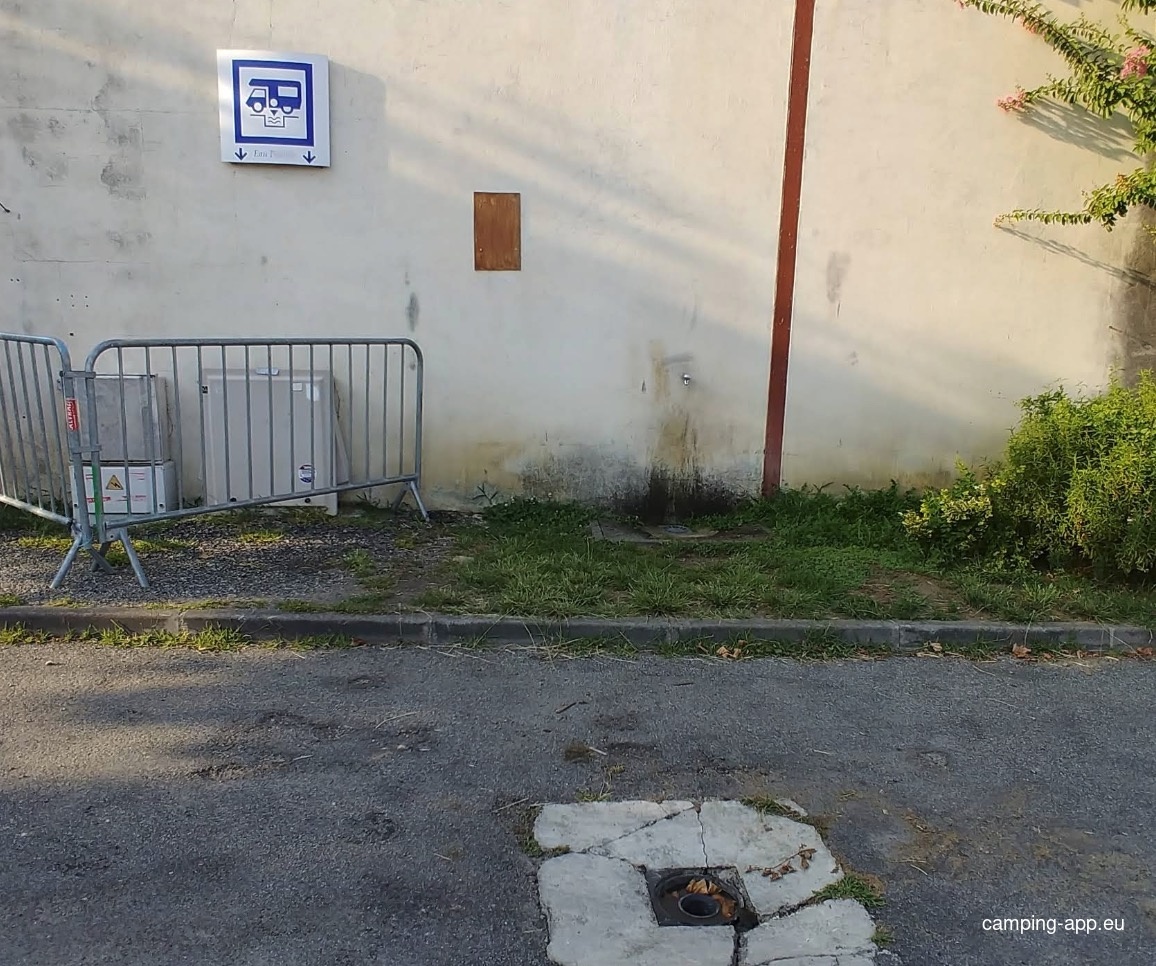 Stellplatz Mazères-sur-Salat — Ställplats in Mazères-sur-Salat