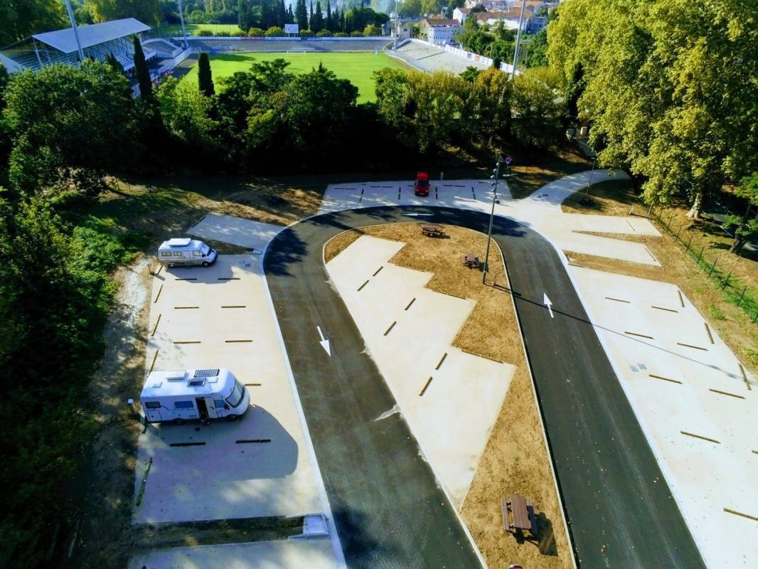 L'aire de stationnement pour Camping-Cars — Camperplaats in Béziers