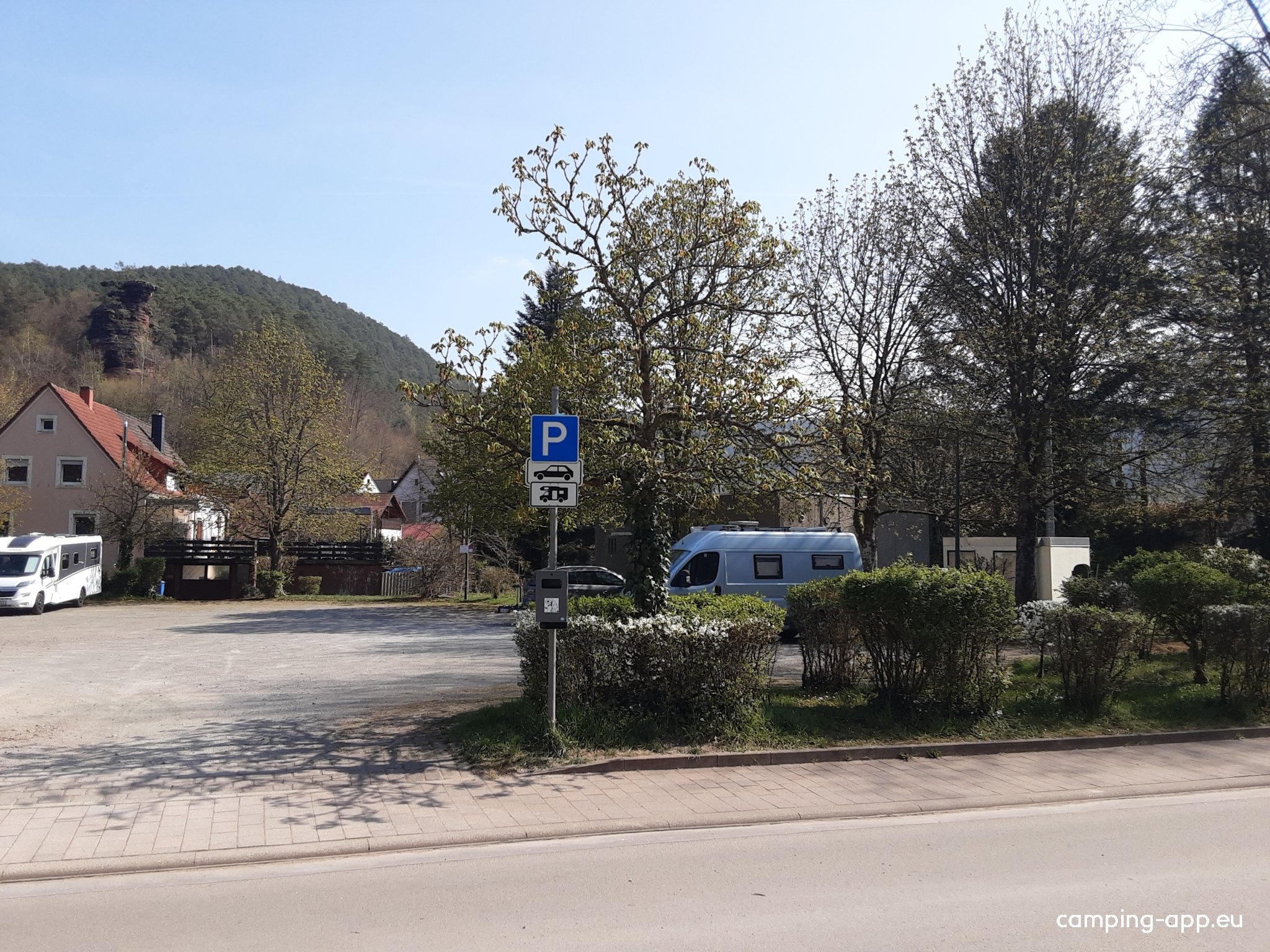 Zum Fuße des Teufelstisches — Місце для кемперів in Hinterweidenthal