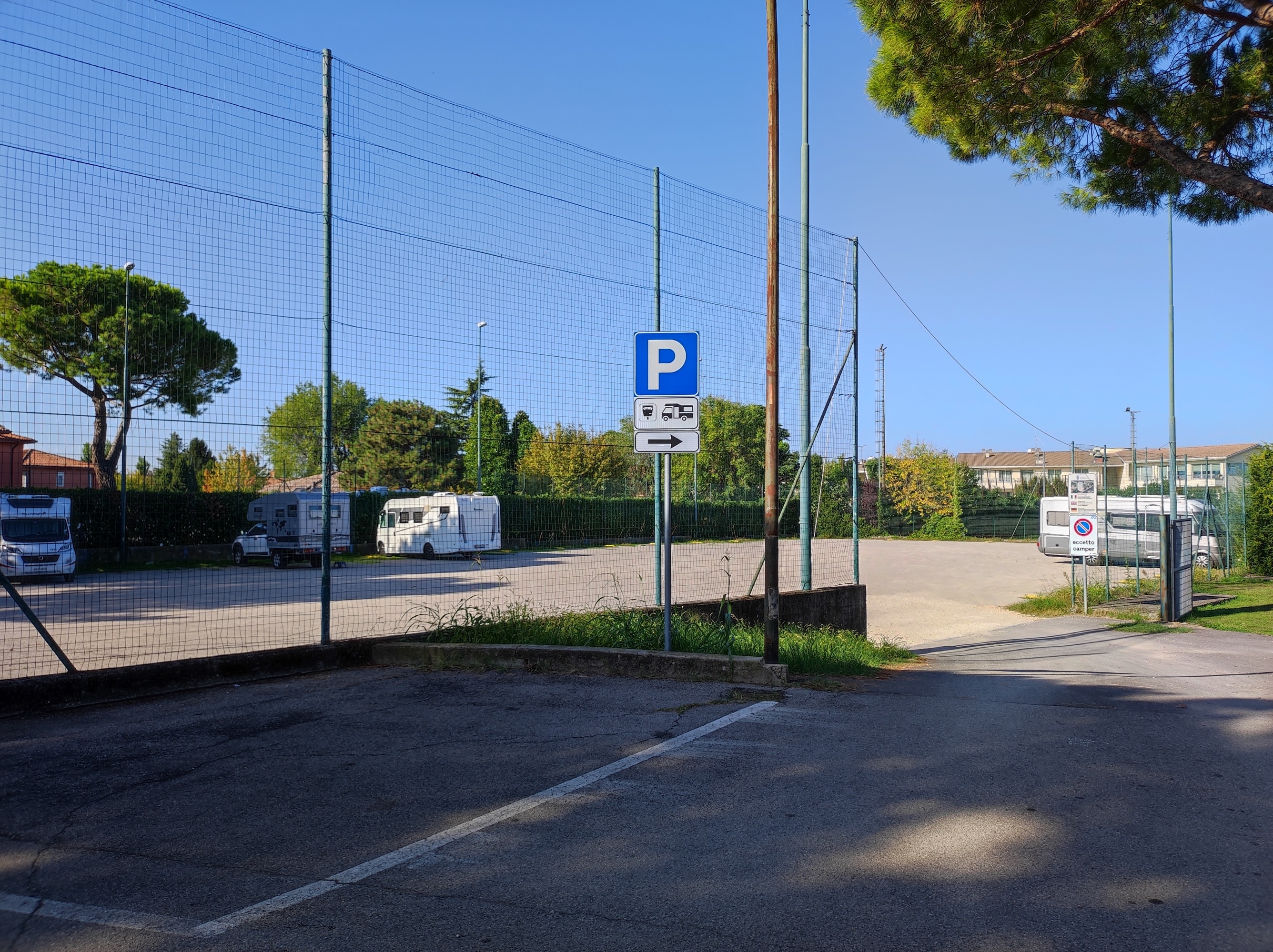 Piazzale John Lennon — Campervan Site in Sirmione