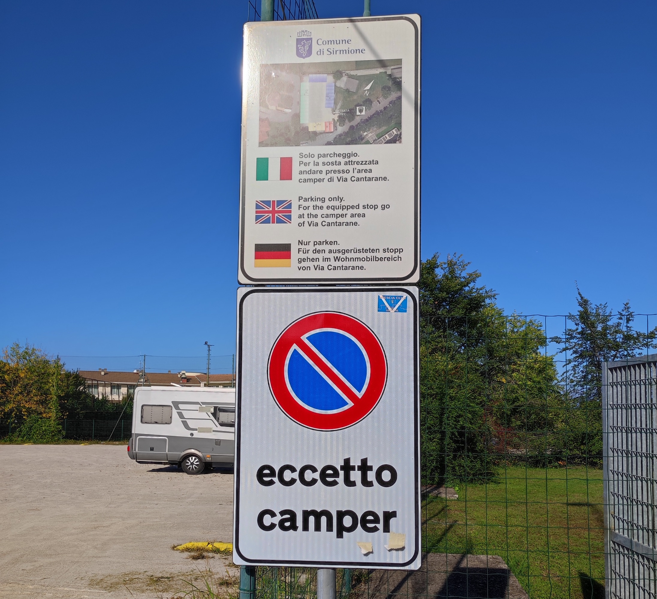 Piazzale John Lennon — Sp. parking dla kamperów in Sirmione