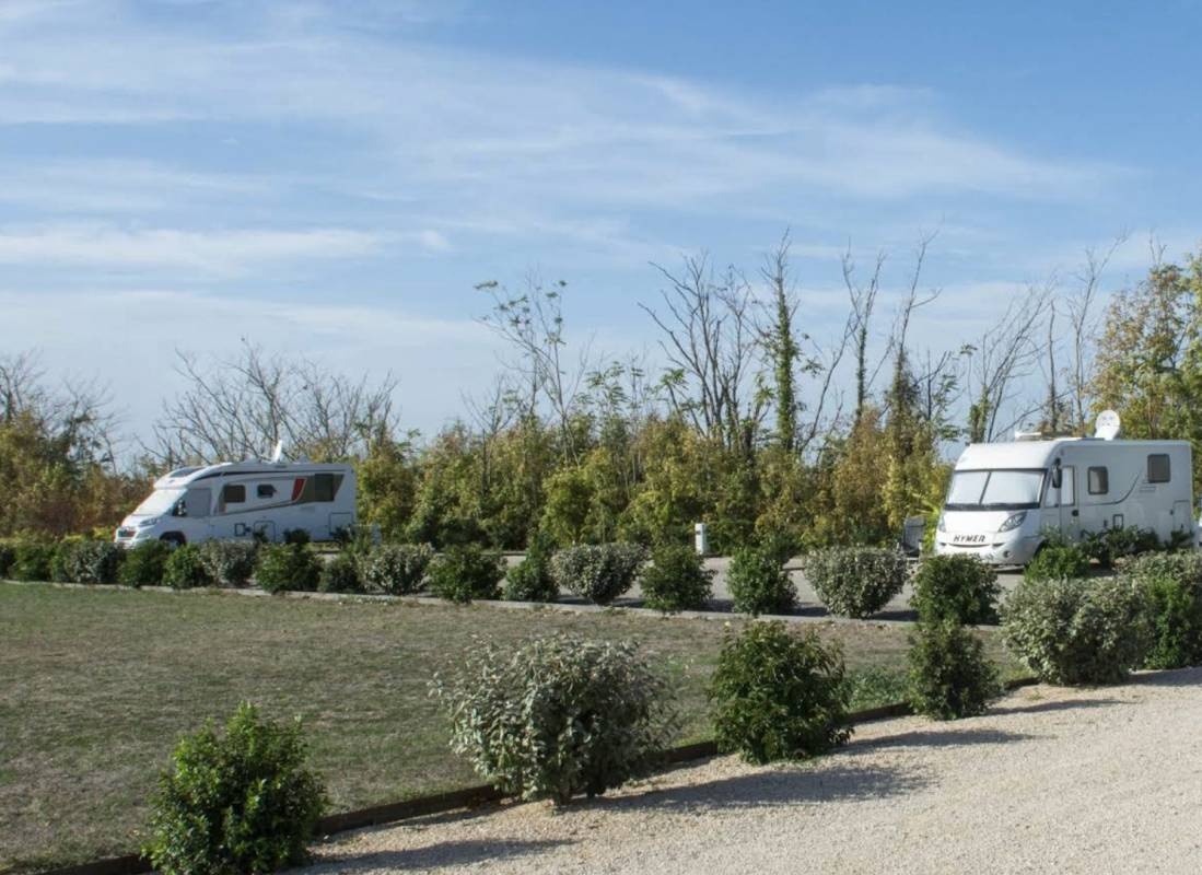 Stellplatz Puylaroque — Sp. parking dla kamperów in Puylaroque