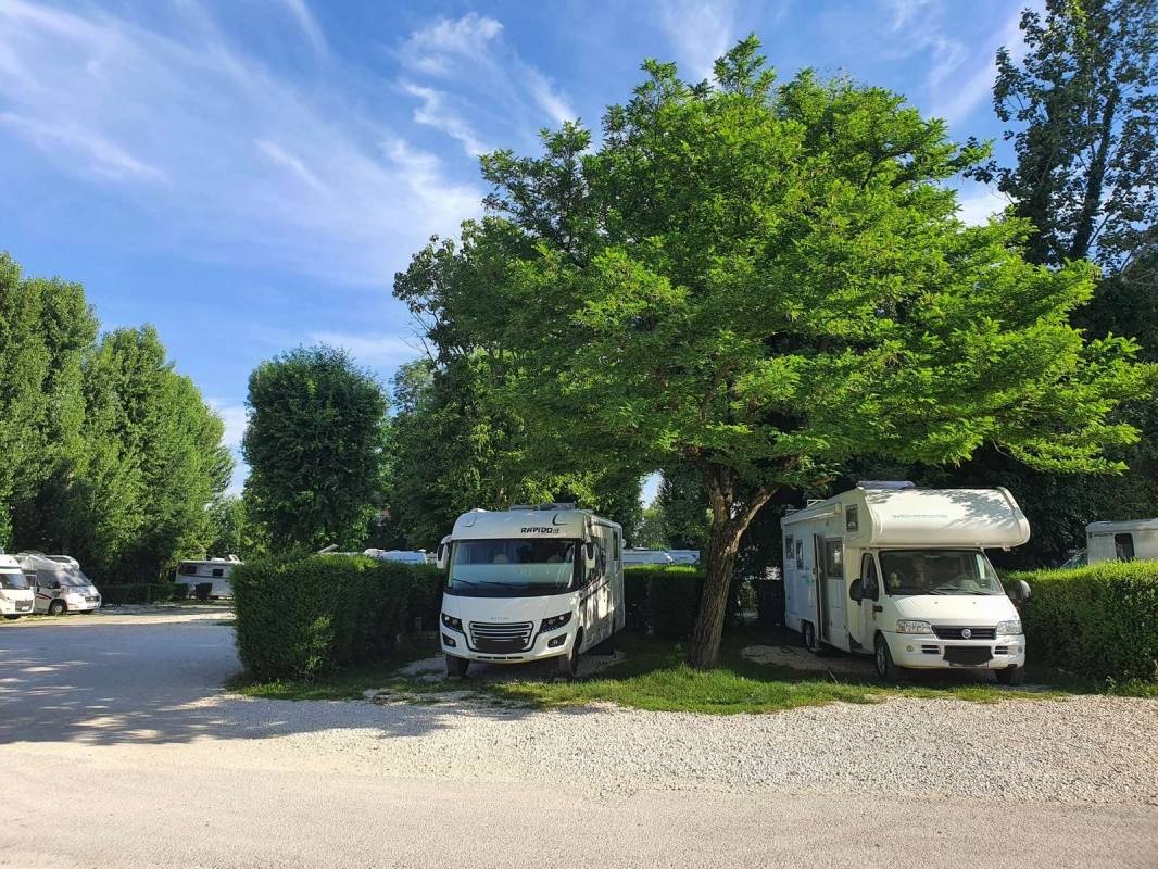 Stellplatz Camping-Car Park Aix-les-Bains — Area Autocaravanas in Aix-les-Bains