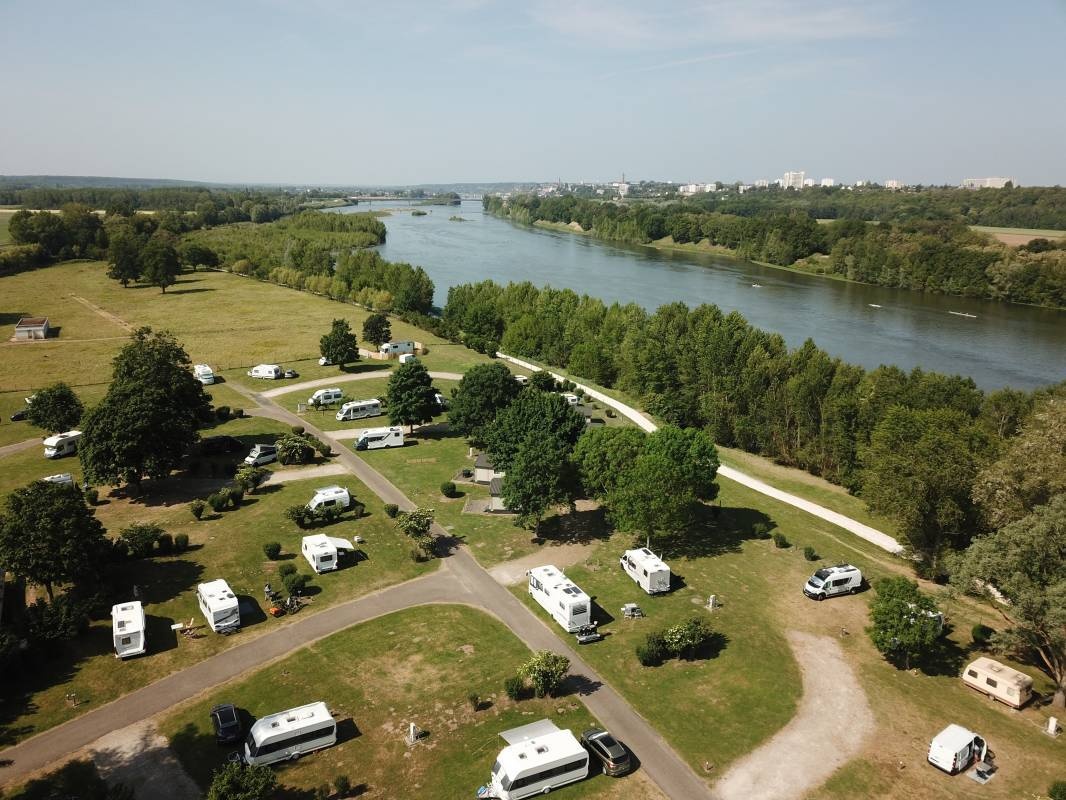 Camping Val de Blois *** — Kamp yeri in Vineuil