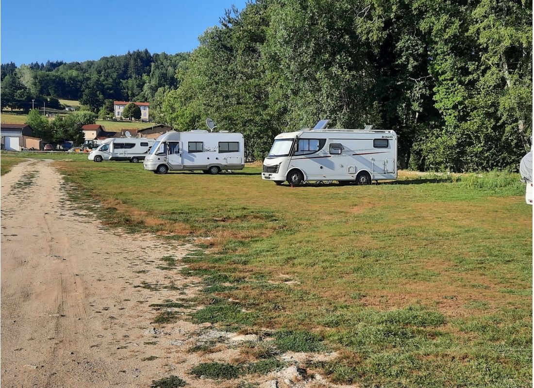 Stellplatz Aubusson-d'Auvergne — Camperplads in Aubusson-d'Auvergne